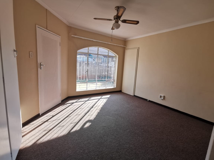 To Let 3 Bedroom Property for Rent in Dassie Rand North West